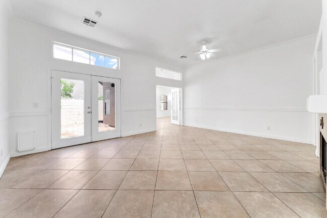 Building Photo - Single Story 3 bedroom and 2 bath home.