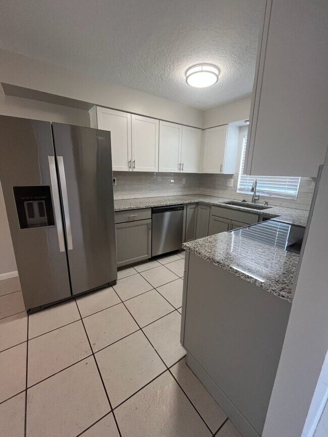 Building Photo - Spacious 2brm 1.5ba townhome Condo in The Villas off Conway Rd.