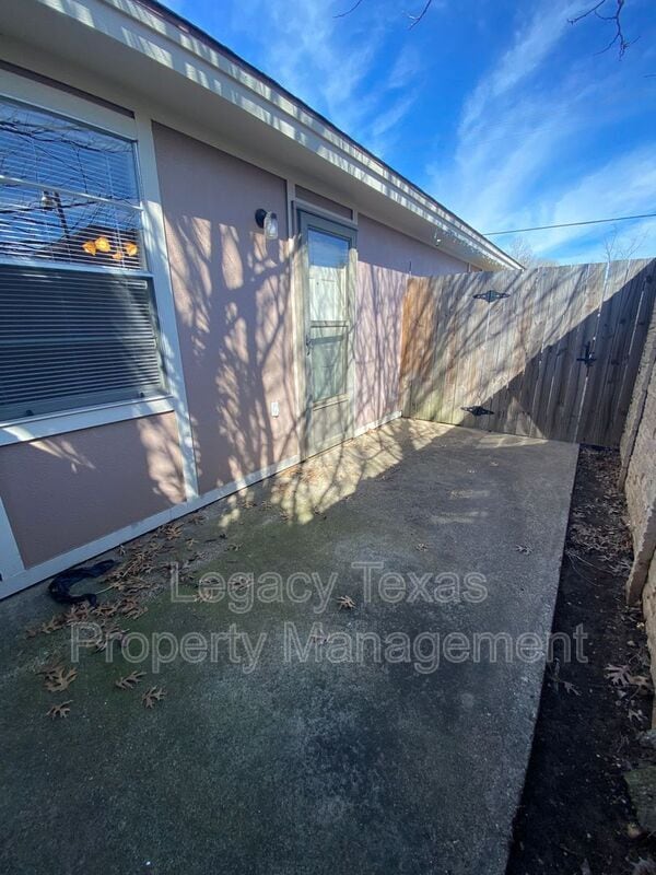 Building Photo - 1409 W Kilpatrick St