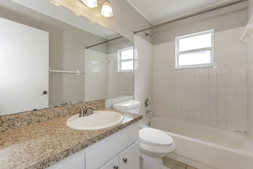 Building Photo - 3839 Marquise Ln