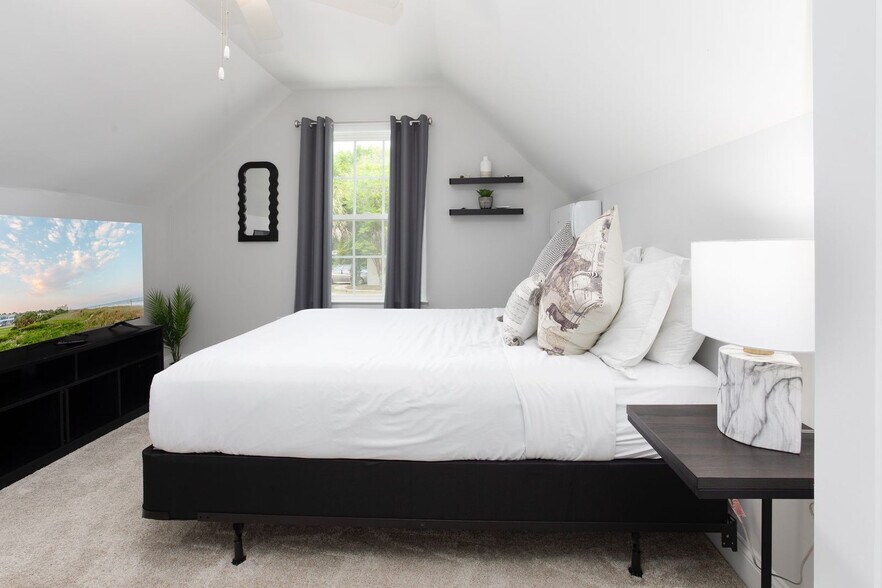 Building Photo - 279 Navigators Dr