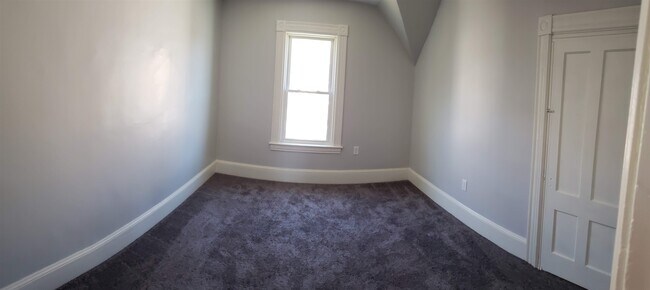 Building Photo - 32 Hevey St