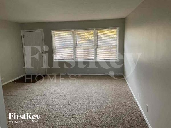 Building Photo - 1355 S Oakland Ave