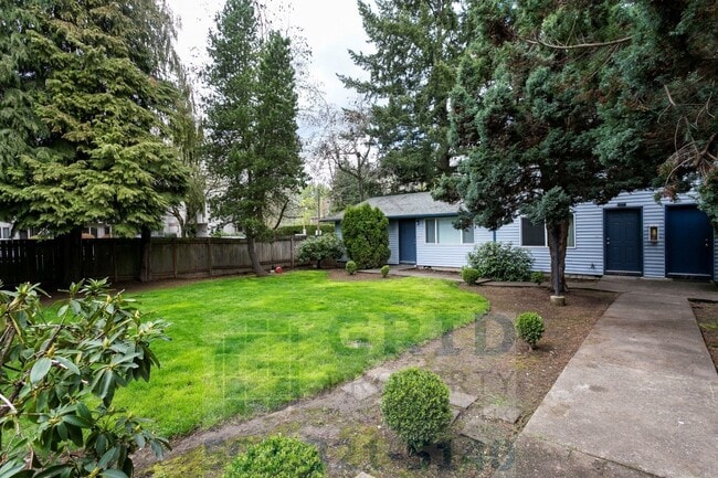 Building Photo - Two Bedroom Apartment Available - Private Yard Space!