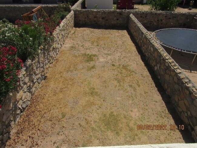 Building Photo - 1600 Hartsdale Dr