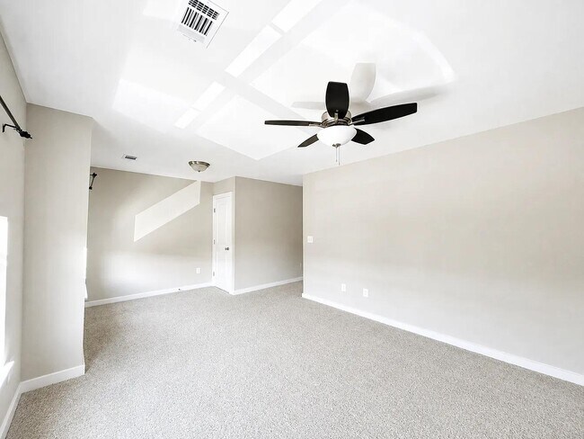 Building Photo - 722 Elmbrook Dr