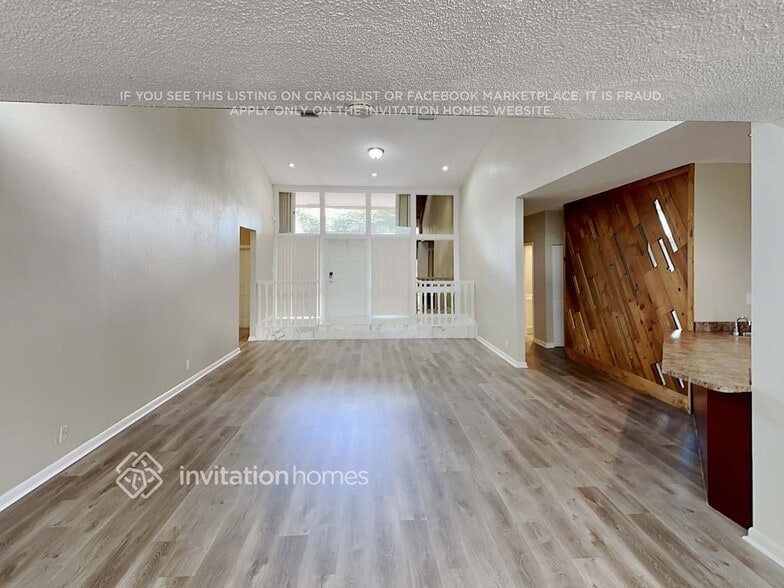 Building Photo - 8041 Buttonwood Cir