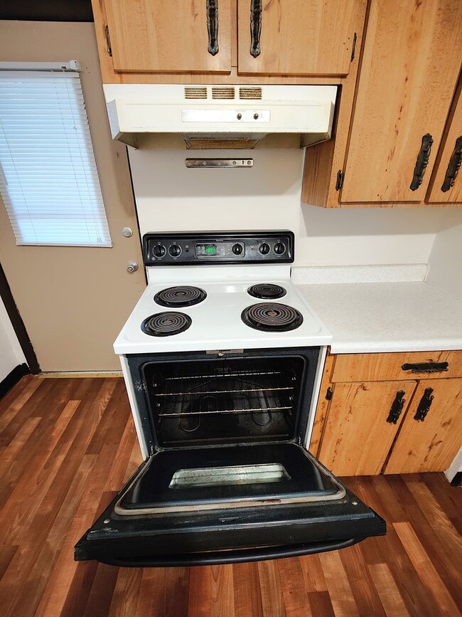 Building Photo - *Clean & Spacious 1BR/1BA Apartment Available in Mt. Washington*