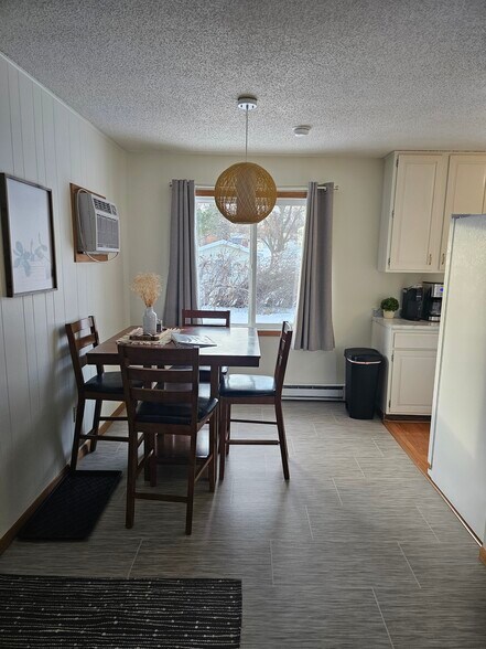 Building Photo - 1006 Oak St