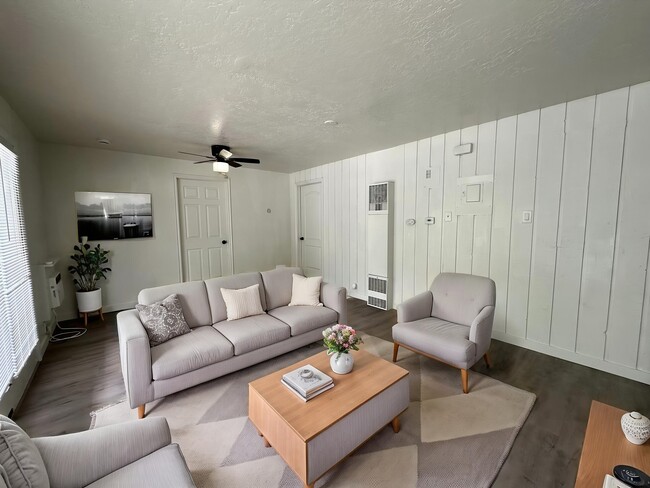 Building Photo - 951 N Redwood Rd