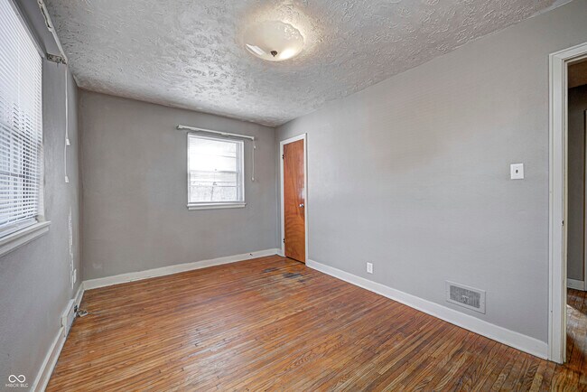 Building Photo - 315 S Webster Ave