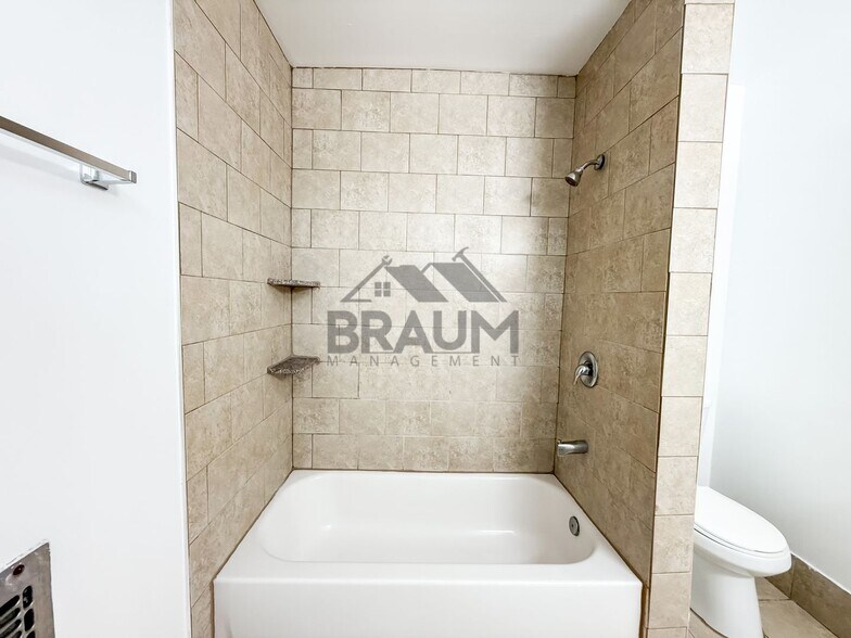 Building Photo - 5131 Buffalo Ave