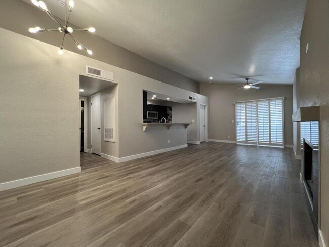 Building Photo - 7570 W Flamingo Rd