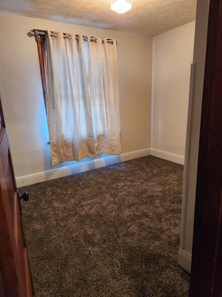 Building Photo - 1395 Section Rd