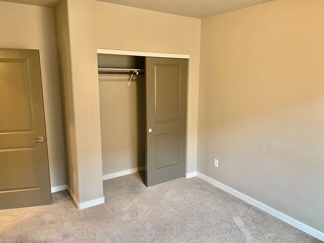 Building Photo - 61357 SE Matthew St