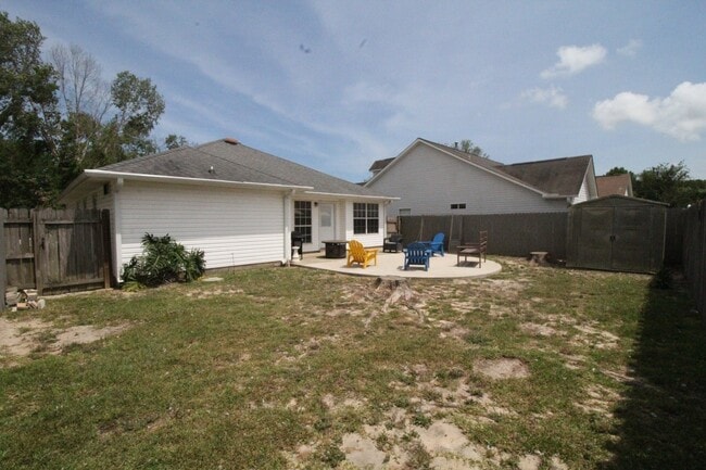Building Photo - Northeast Pensacola 3/2 with Fenced Yard &...