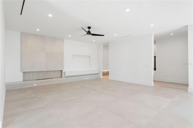 Building Photo - 3010 W Trilby Ave