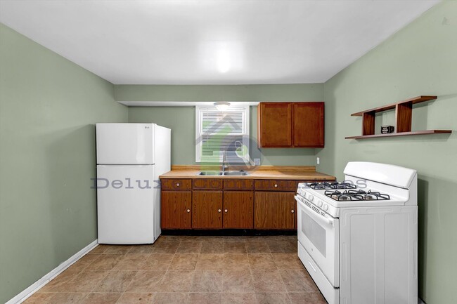 Building Photo - 2 Bed 1 Bath Bonus Room PRICE DROP!