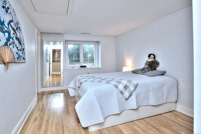 Building Photo - 8 Bauer Pl