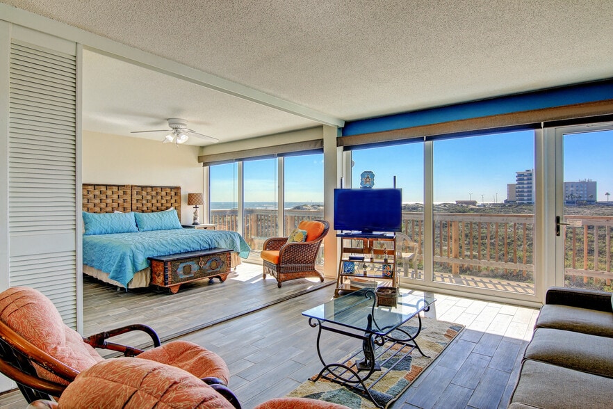Building Photo - 14810 Windward Dr