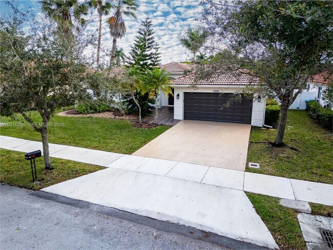 Building Photo - 16894 Crestview Ln