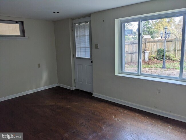 Building Photo - 137 Holden Dr