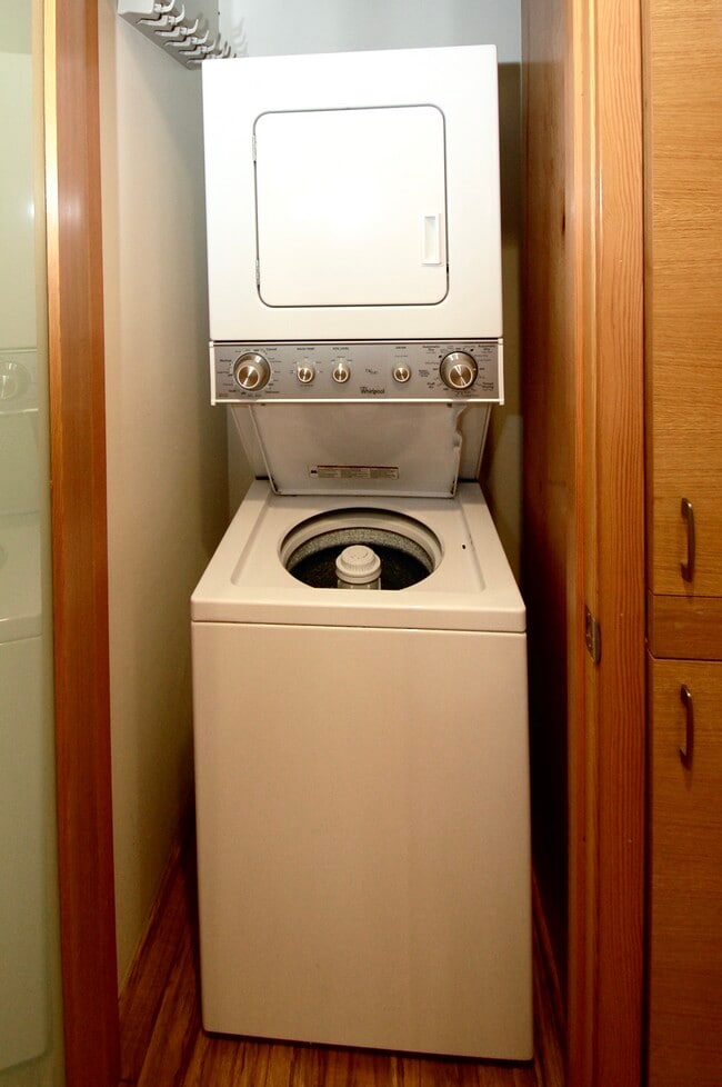 Building Photo - 11924-11934 Riverside Dr