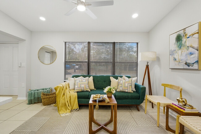 Building Photo - 2111 Bourget Dr