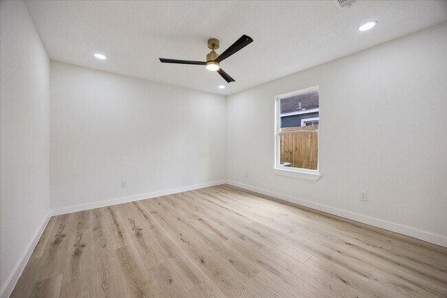 Building Photo - 1630 1/2-1632 Tabor St