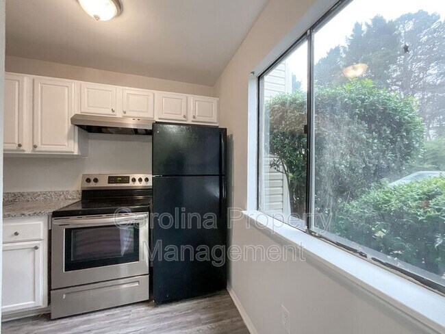 Building Photo - 951 Hollywood St