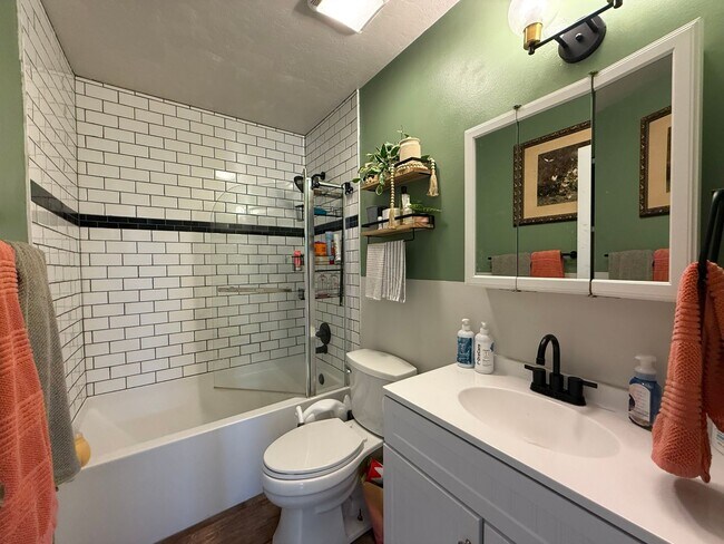 Building Photo - Modern Comfort in the Heart of West Jordan...