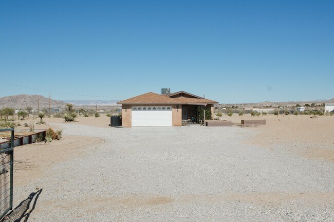 Building Photo - 1381 Soledad Ave