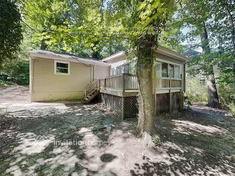 Building Photo - 400 N Sharon Amity Rd