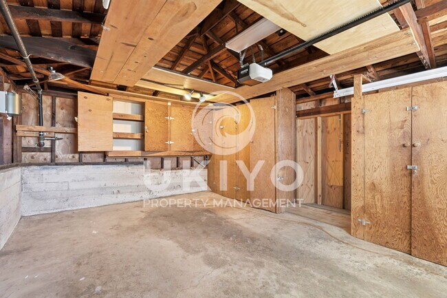 Building Photo - 133 Hilltop Crescent
