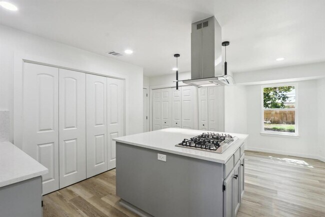 Building Photo - 9807 Kendal Dr