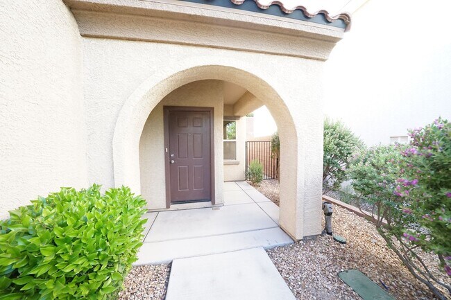 Building Photo - Showings Available NOW