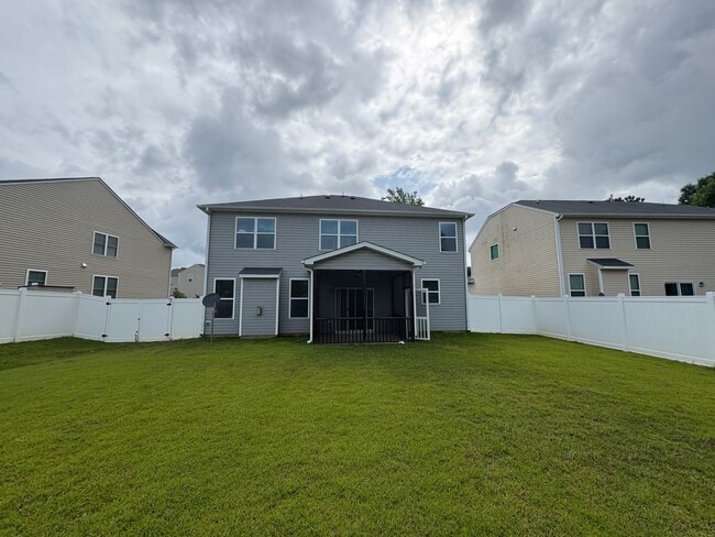 Building Photo - Gorgeous Sanford Home with Fenced Yard