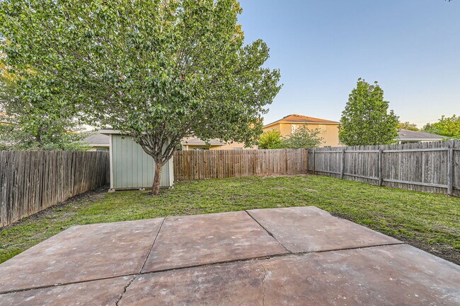 Building Photo - 1625 Anise Dr