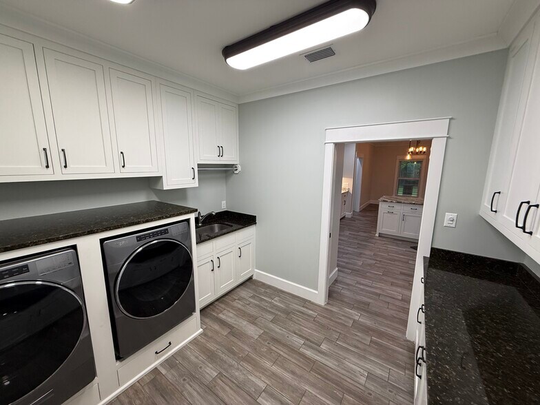 Building Photo - 1270 Dorado Way