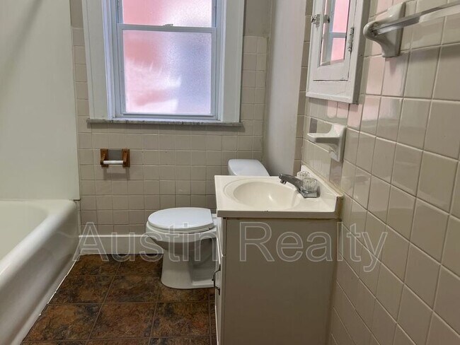 Building Photo - 5009 Mardel Ave