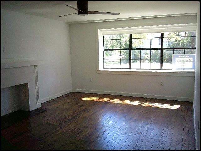 Primary Photo - 1520 Broadway St