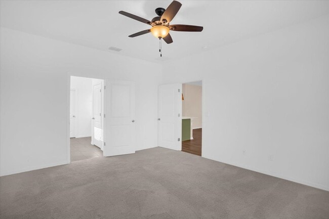 Building Photo - 591 Steerview St