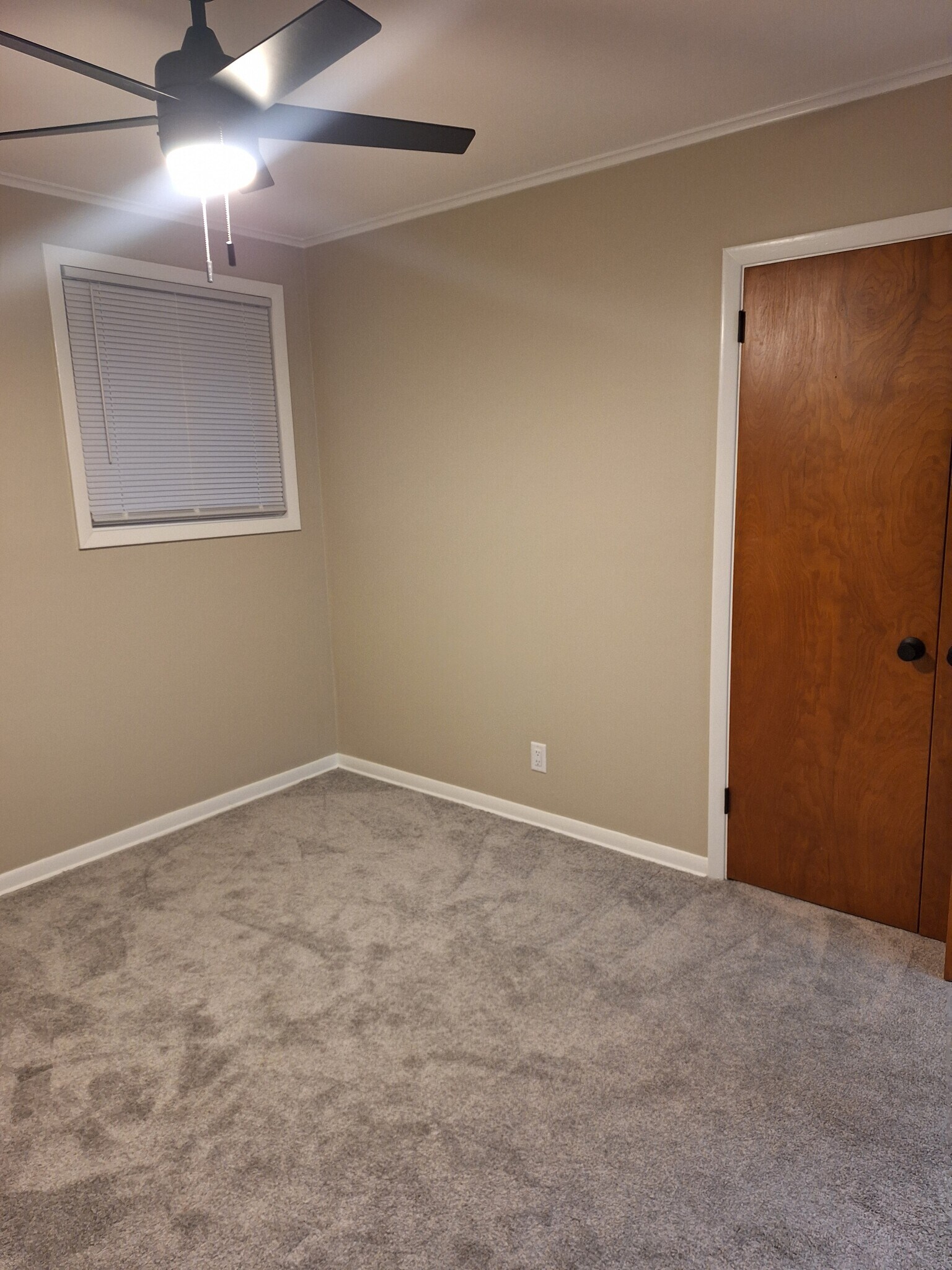 Building Photo - 4208 Crestview Dr