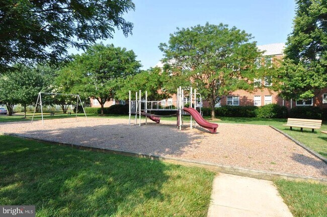 Building Photo - 6500 Boulevard View
