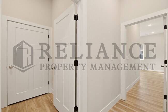 Building Photo - 619 Elmwood St