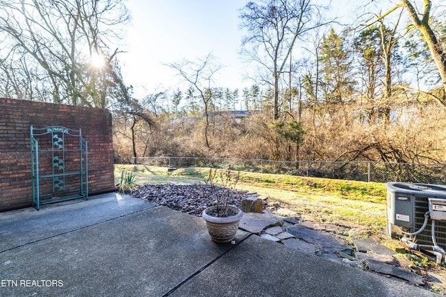 Building Photo - 136 Durwood Rd