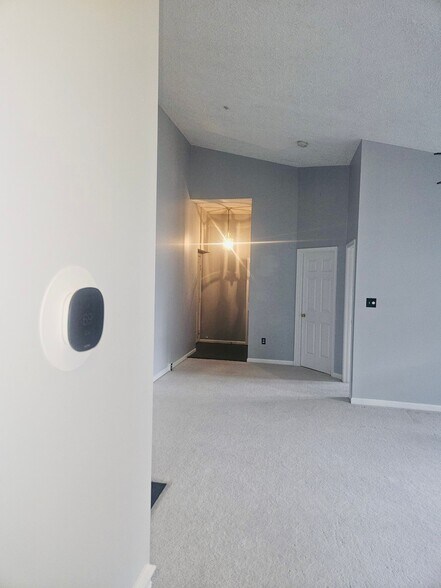 Building Photo - 5650 Wade Ct