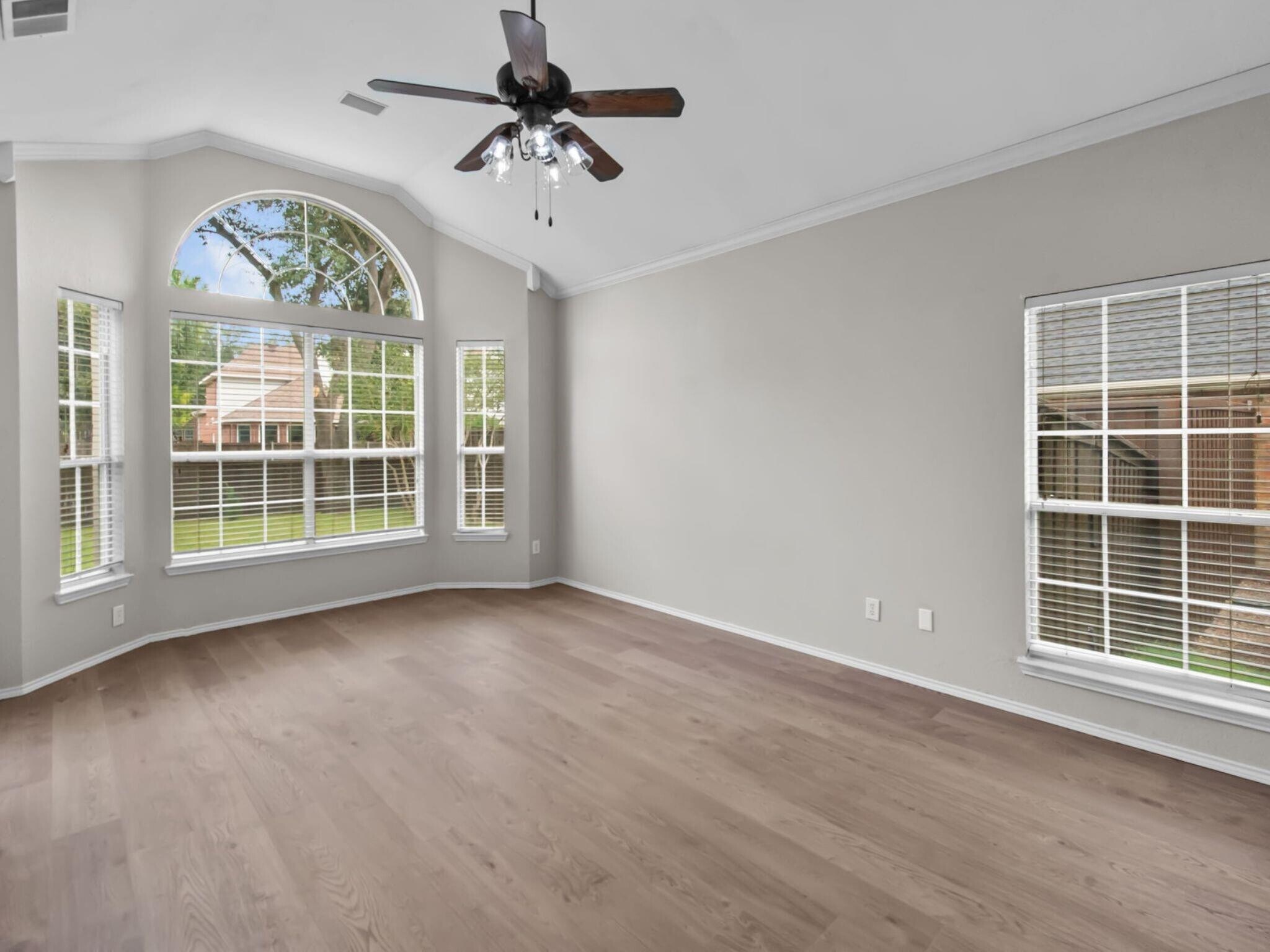 Building Photo - 2421 Kittyhawk Dr