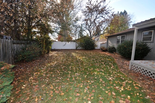 Building Photo - 2 bed 2 bath Hayden rancher duplex