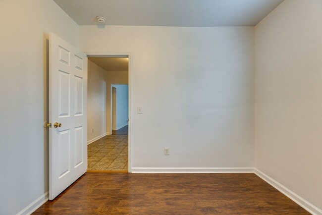 Building Photo - 712 45th Ave N